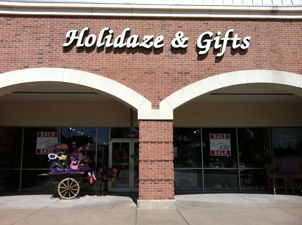 Holidaze & Gifts - Storefront